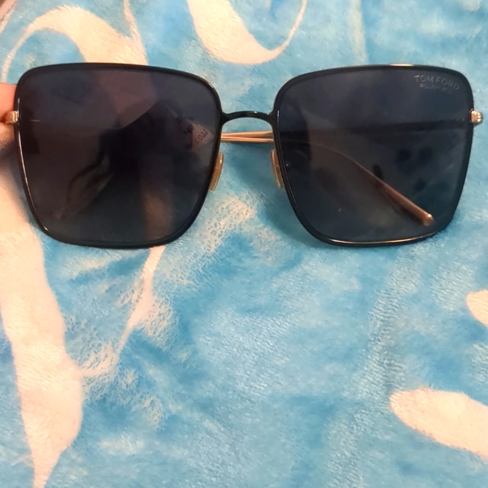 BRAND NEW AUTHENTIC WOMENS TOM FORD SUNGLASSES